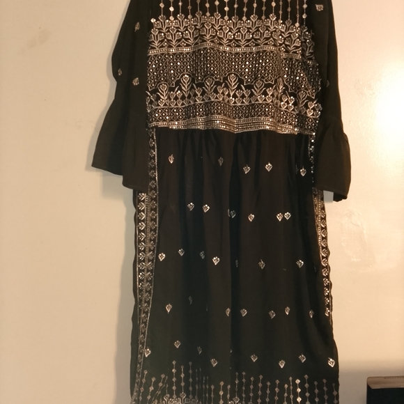 Dresses & Skirts - Dark Green Kameez Only Top with Silver Embroidery Size M New